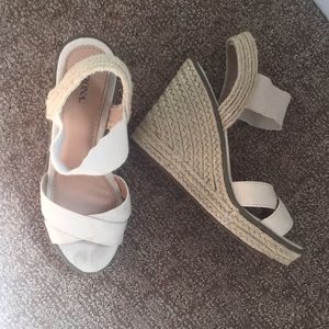 Gorgeous linen wedges: Merona